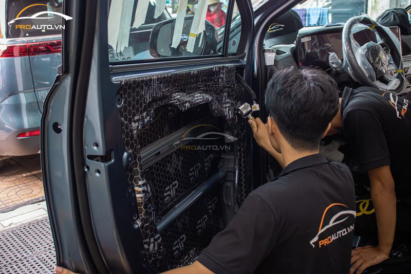 Cách âm chống ồn ô tô Kia Carnival