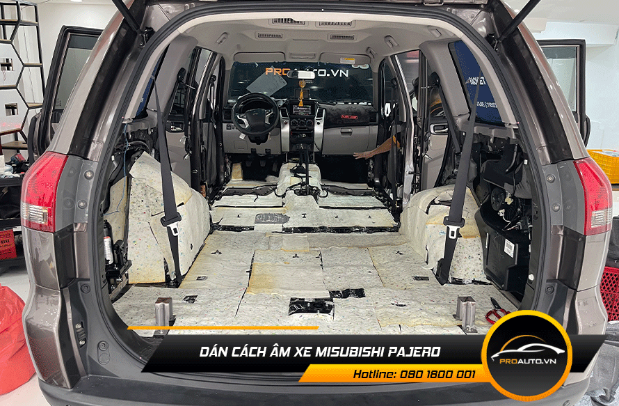Dán vật liệu tiêu âm chống ù xe Mitsubishi Pajero