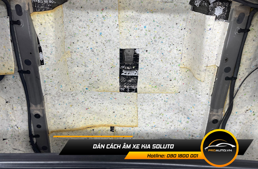 Dán vật liệu tiêu âm chống ù xe Kia Soluto