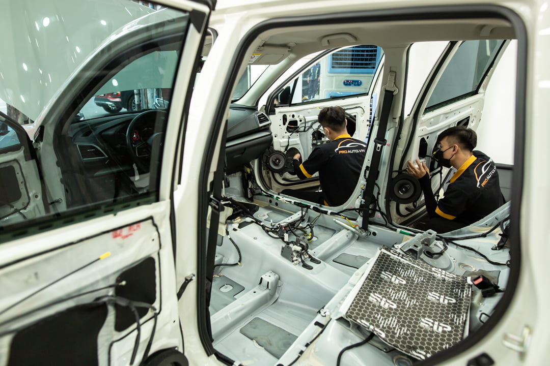 Quy trình dán cách âm chống ồn Subaru Forester