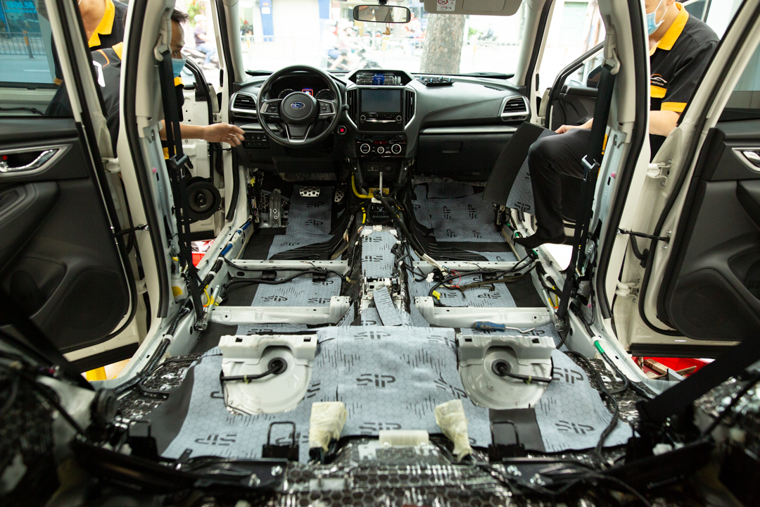 Sàn xe Subaru Forester sau khi dán cách âm