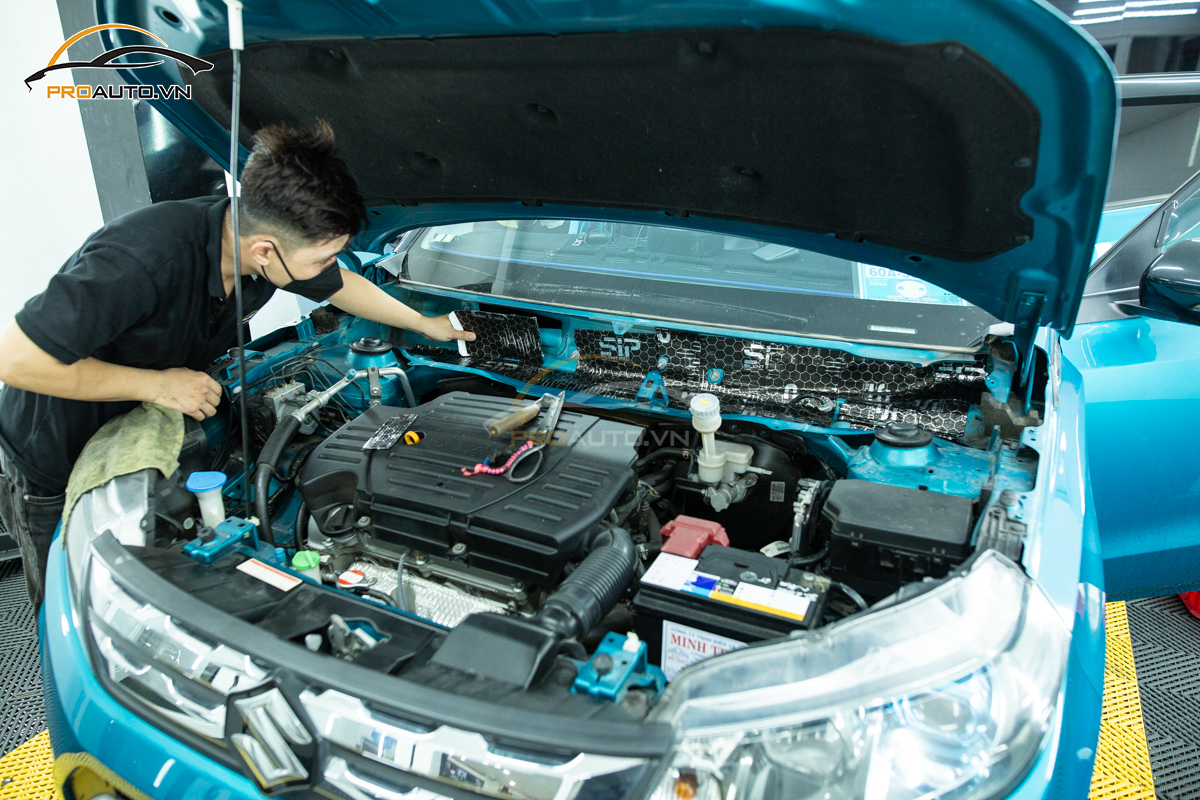 Cách âm chống ồn Suzuki Vitara vị trí khoang máy