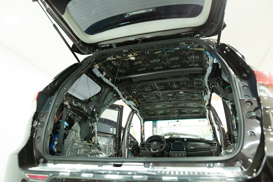 Cách âm trần xe Toyota Fortuner