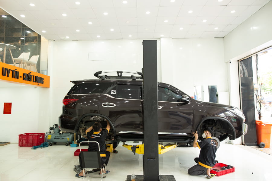 Dán cách âm chống ồn xe Toyota Fortuner