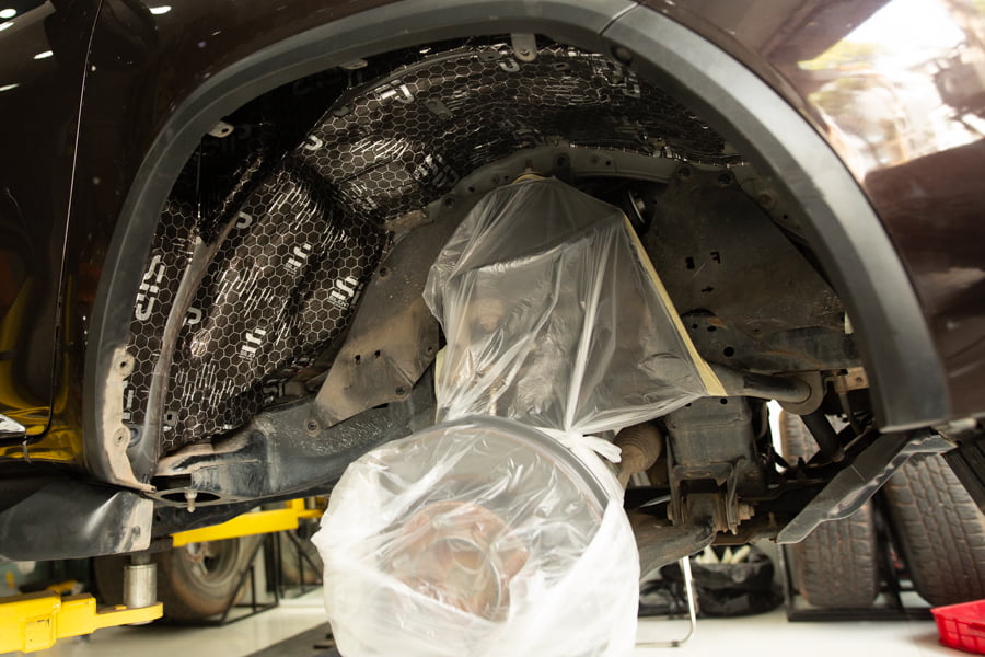 Cách âm hốc bánh xe Toyota Fortuner