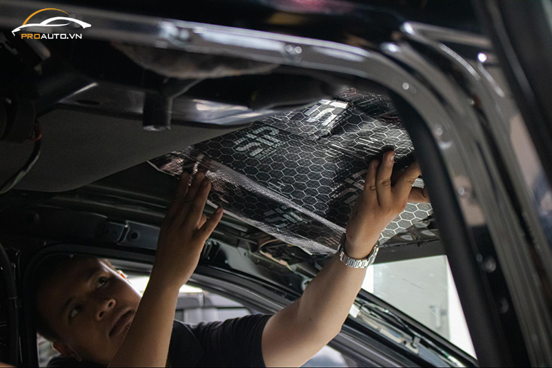 Cách âm chống ồn trần xe Ford Ranger