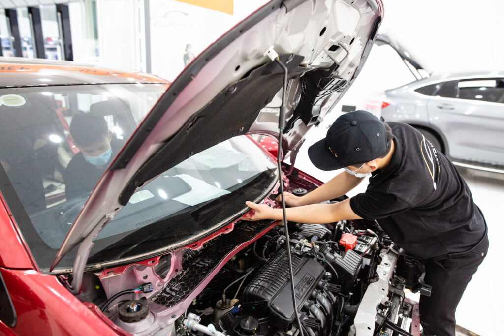 Thi công cách âm chống ồn xe HondBrio tại Trung tâm Proauto.vn