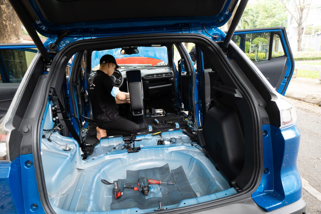 Thi công dán cách âm chống ồn xe  Vinfast VF e34