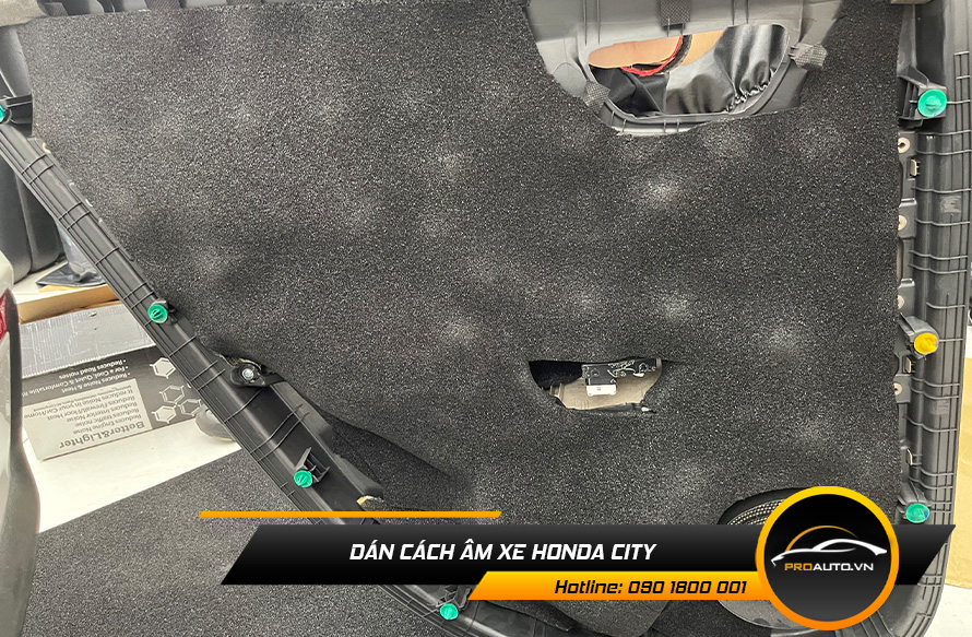 Dán vật liệu tiêu âm chống ù xe Honda City