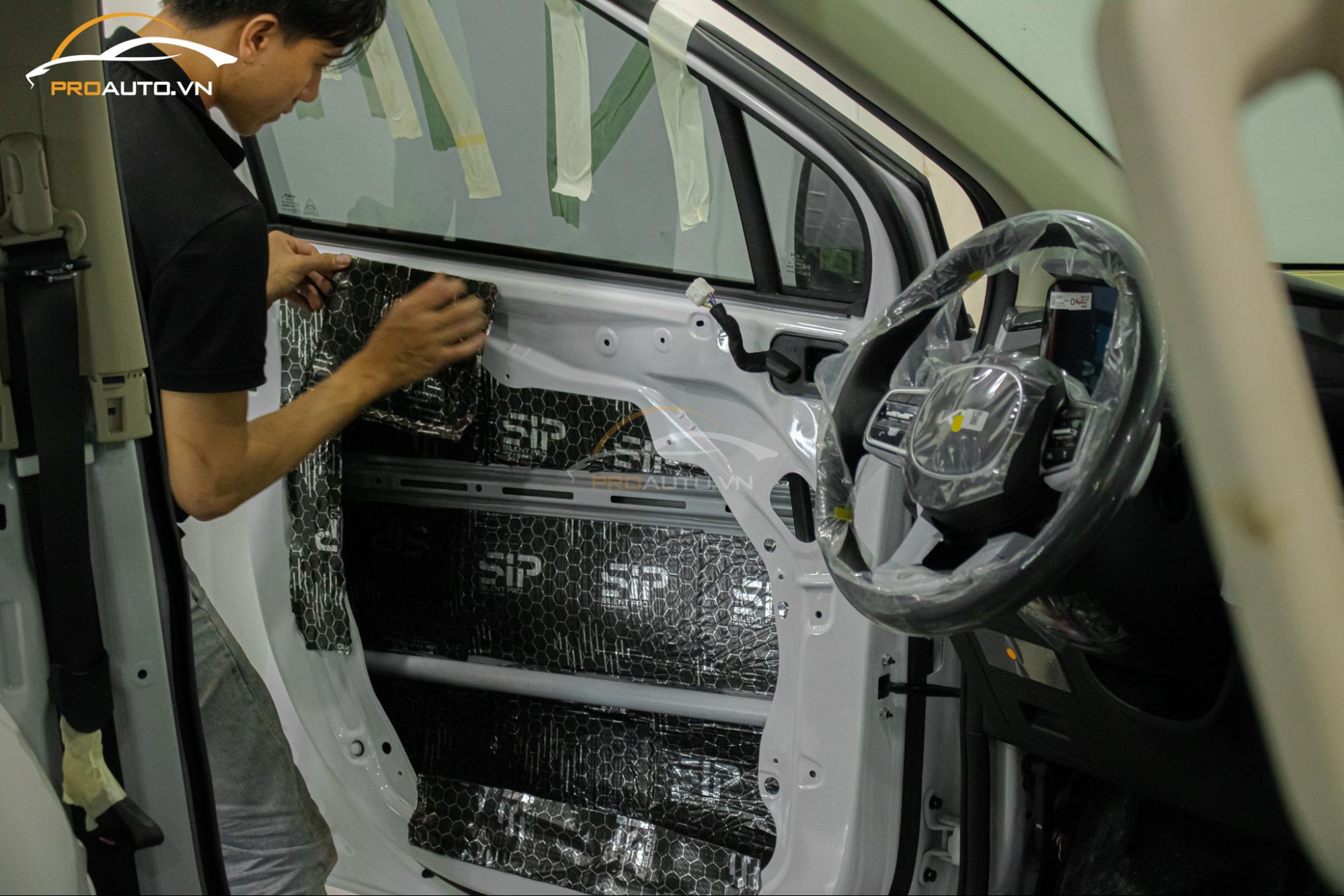 Cách âm chống ồn xe Kia Carnival - Cách âm 4 cánh cửa xe Kia Carnival