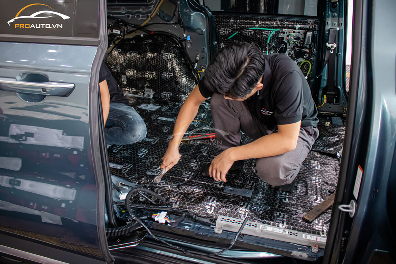 Cách âm chống ồn xe Kia Carnival - Cách âm gầm xe Kia Carnival