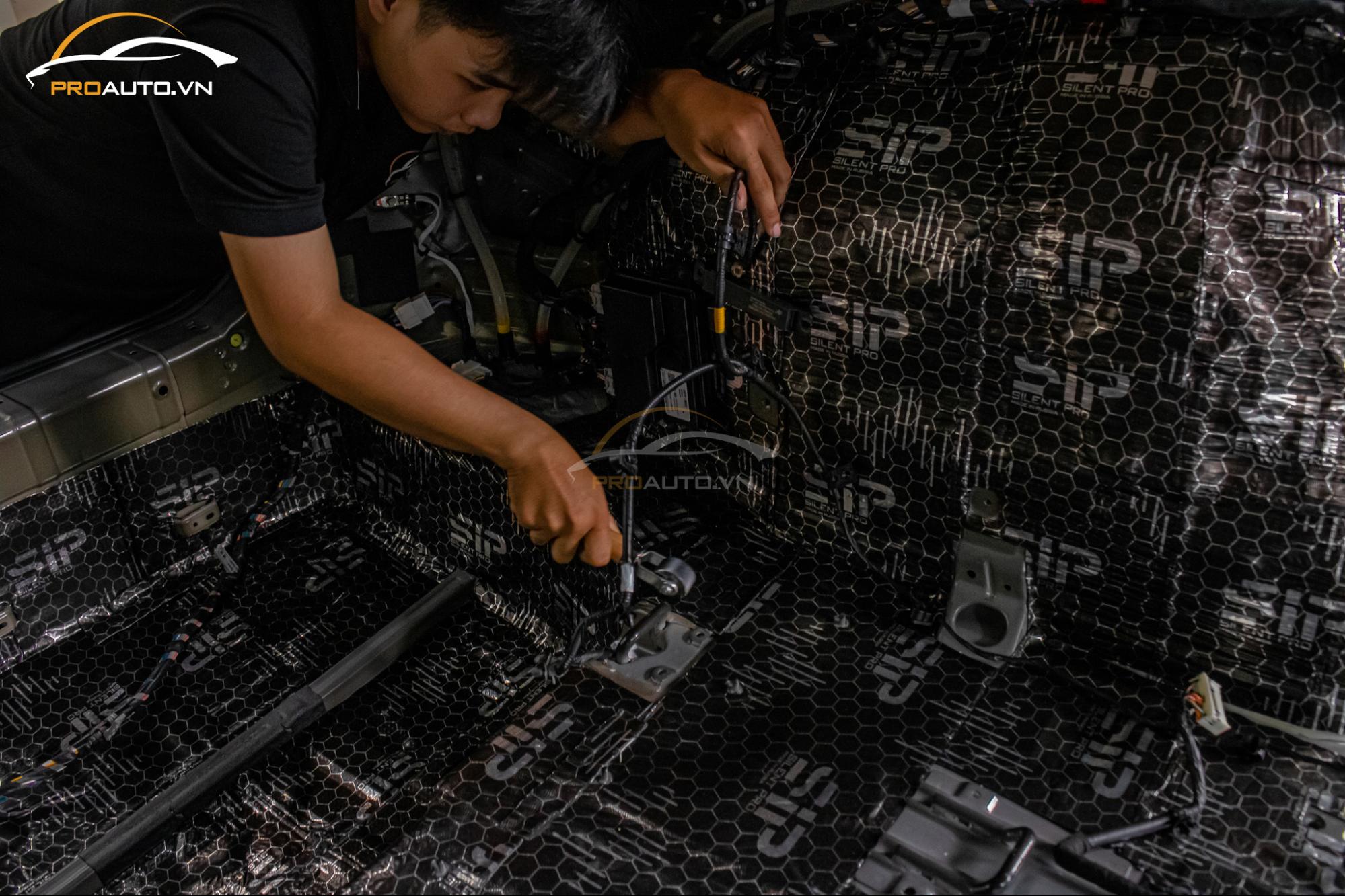 Cách âm chống ồn xe Kia Carnival - Cách âm sàn xe Kia Carnival