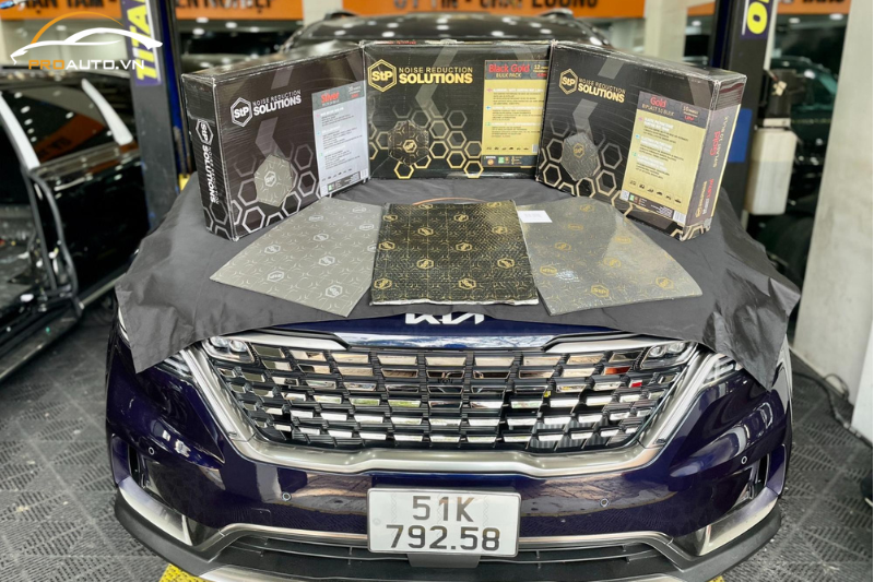 Cách âm chống ồn xe Kia Carnival với vật liệu cách âm StP