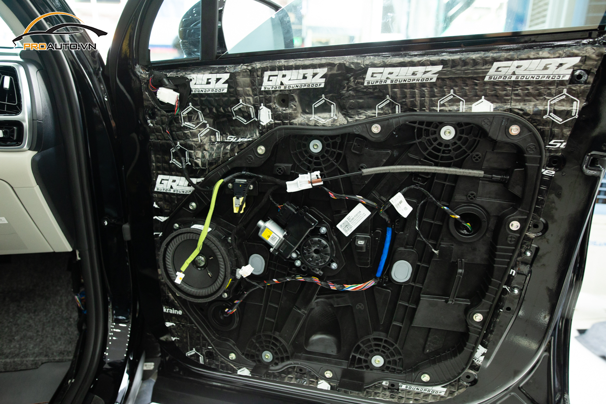 Dán cách âm cửa xe Kia Sorento
