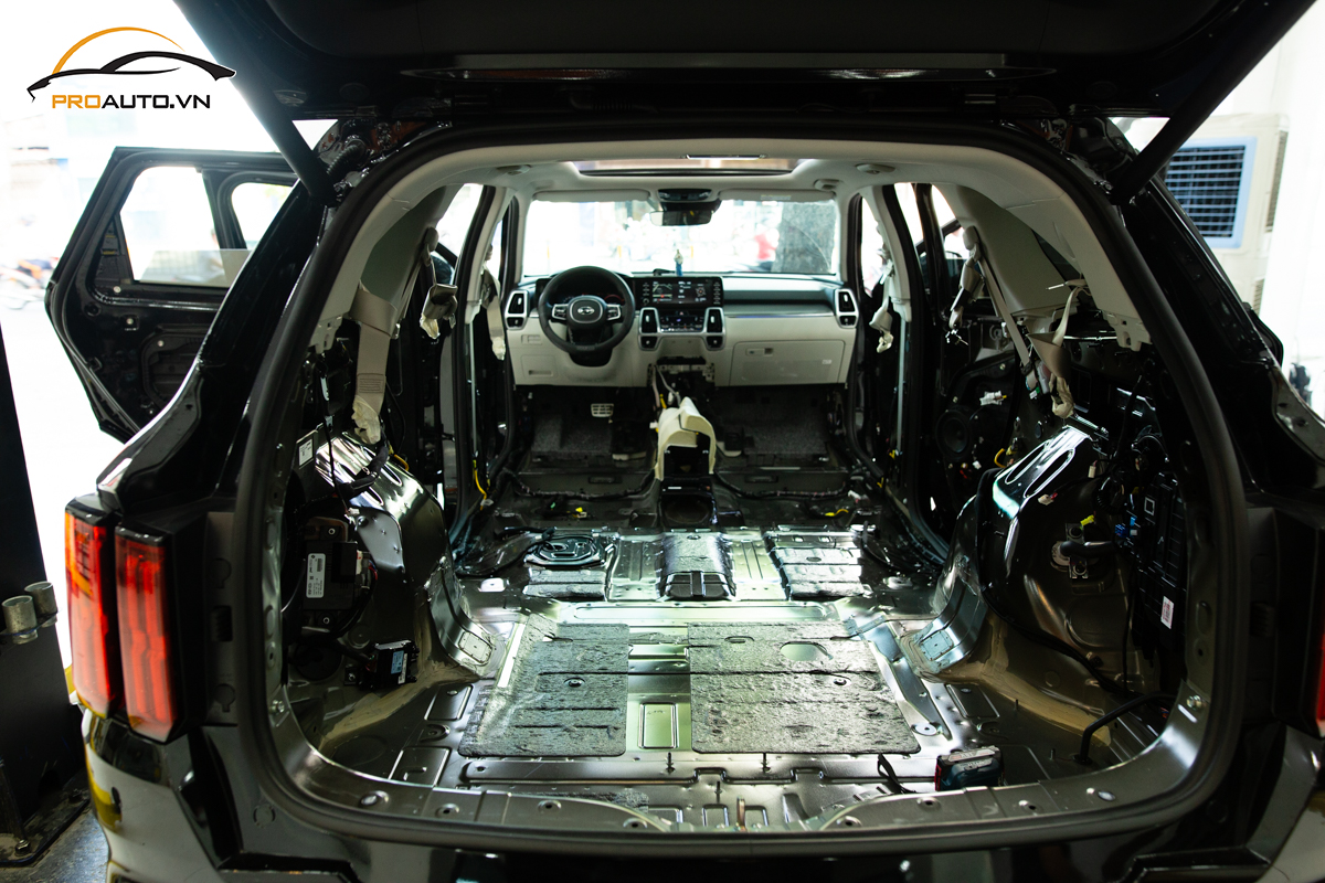 Dán cách âm sàn xe Kia Sorento