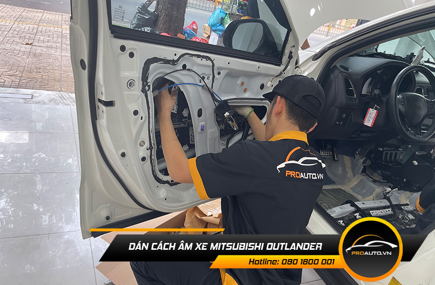 Cách âm chống ồn xe Mitsubishi Outlander