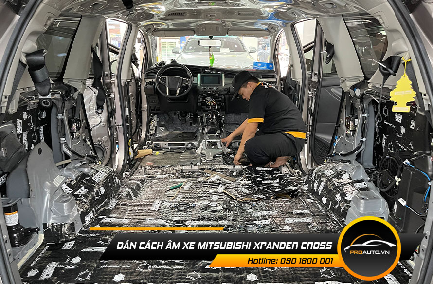 Cách âm chống ồn xe Mitsubishi Xpander Cross vị trí sàn xe