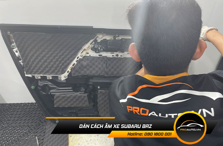Dán vật liệu tiêu âm chống ù xe Subaru BRZ