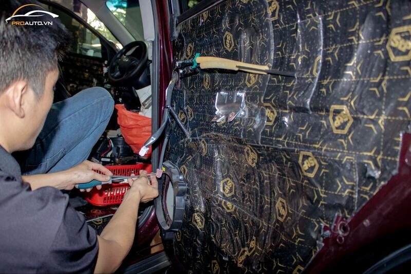 Cách âm cửa xe Vinfast VF9