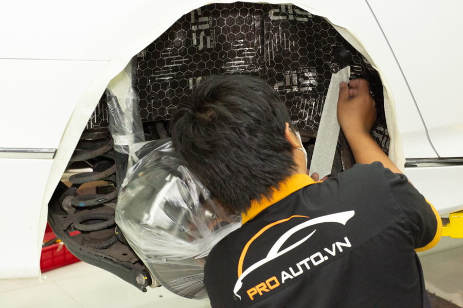 Cách âm hốc bánh xe BMW 320i