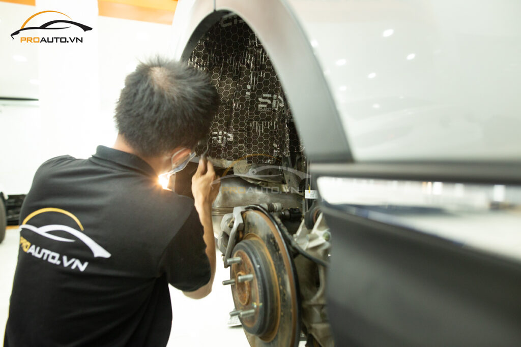 Dán cách âm chống ồn hốc bánh xe ô tô
