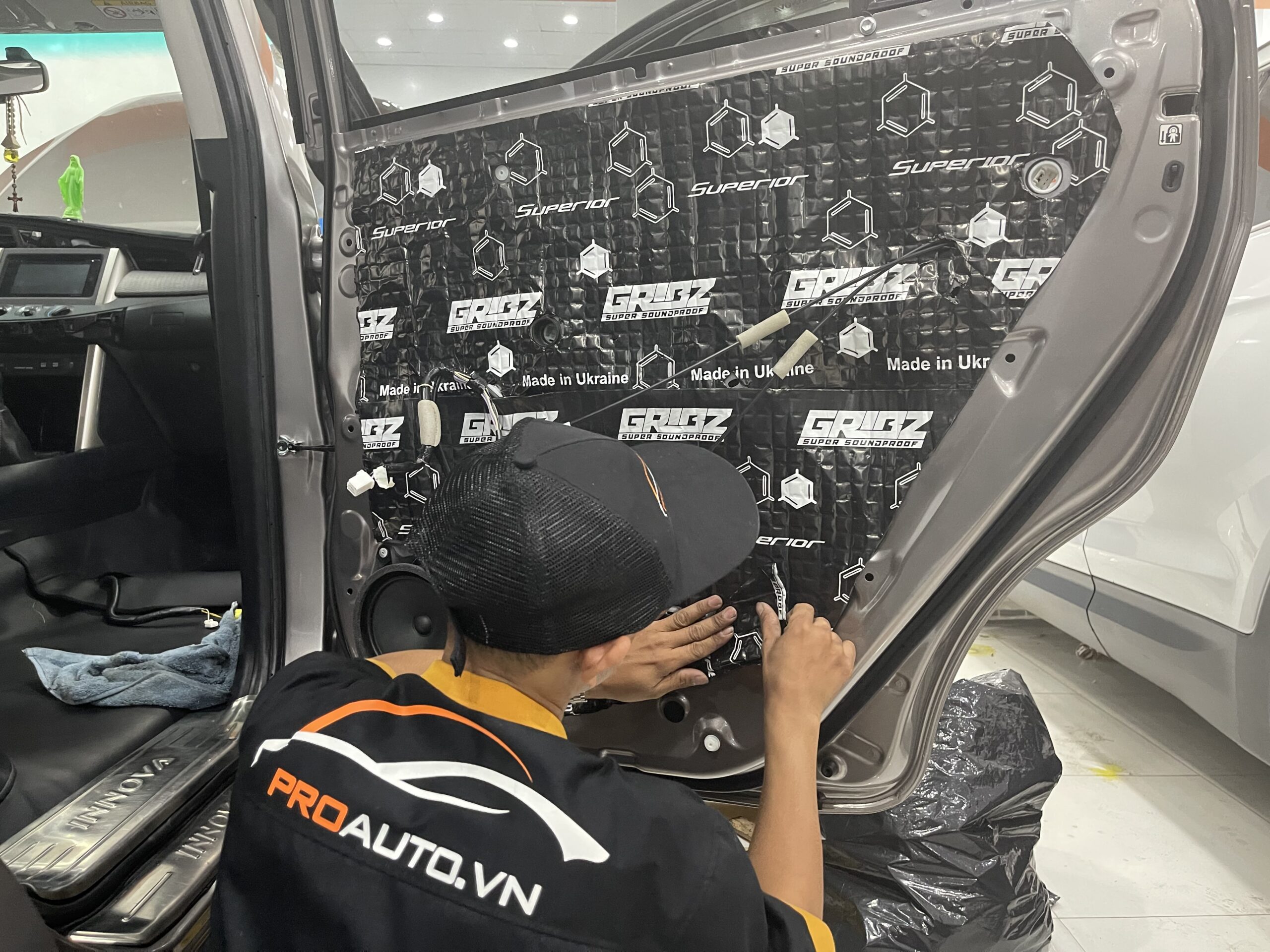 Cách âm chống ồn xe Toyota Innova