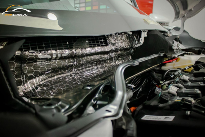 Cách âm khoang máy cho xe ô tô Vinfast VF9