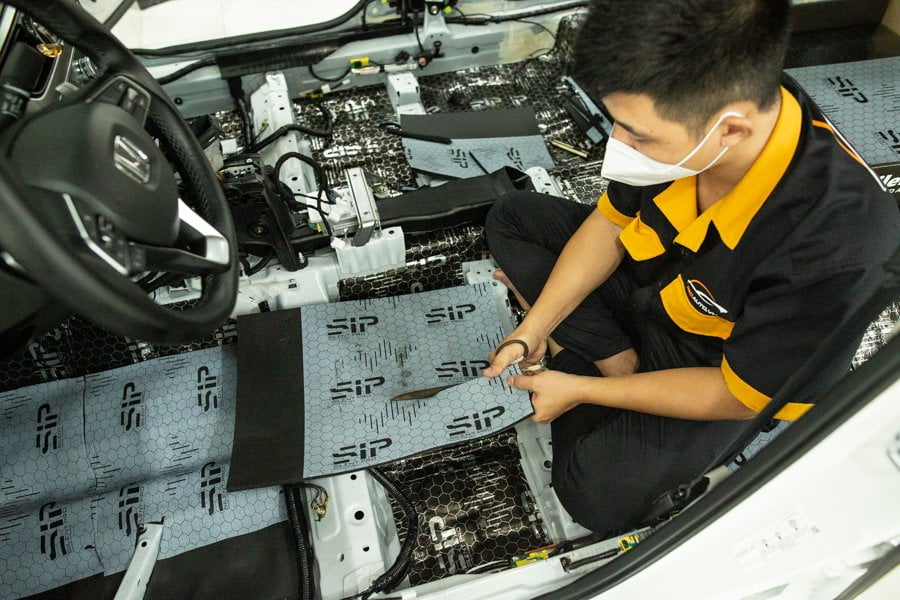 Cách âm sàn xe BMW 320i