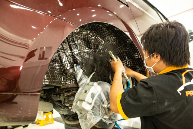 Xịt phủ hốc bánh cách âm chống ồn xe BMW Series 2