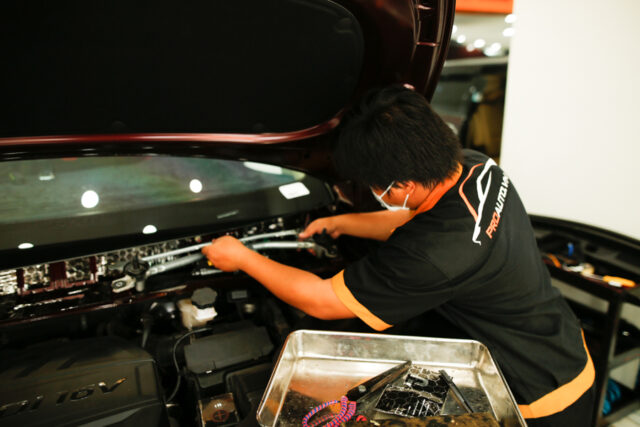 Cách âm vị trí khoang máy xe BMW Series 2