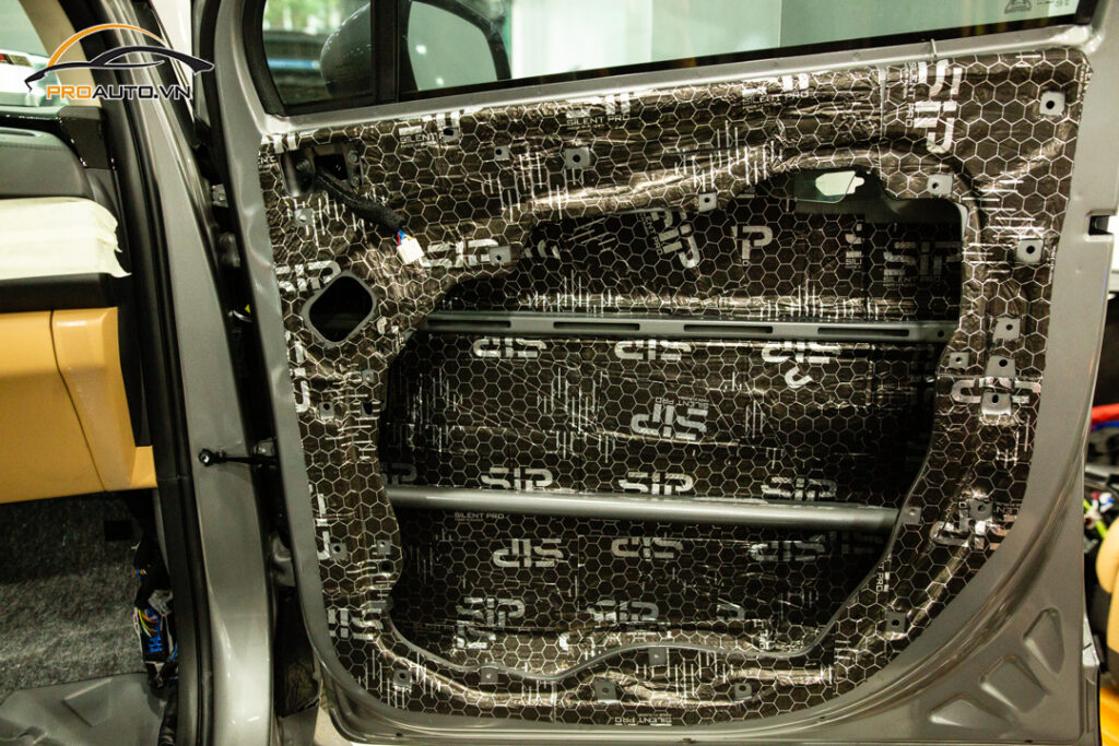 cách âm chống ồn xe Chevrolet Trailblazer