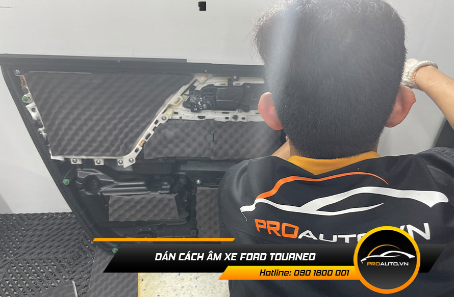 Cách âm xe Ford Tourneo là giải pháp nâng cáo hiệu quả chống ồn tốt nhất cho xe