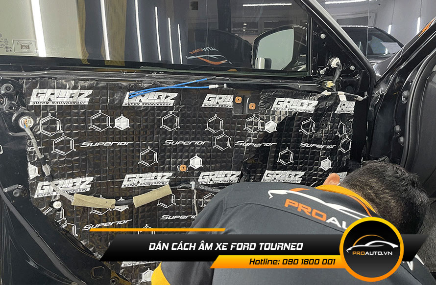 Cách âm vị trí cửa xe Ford Tourneo