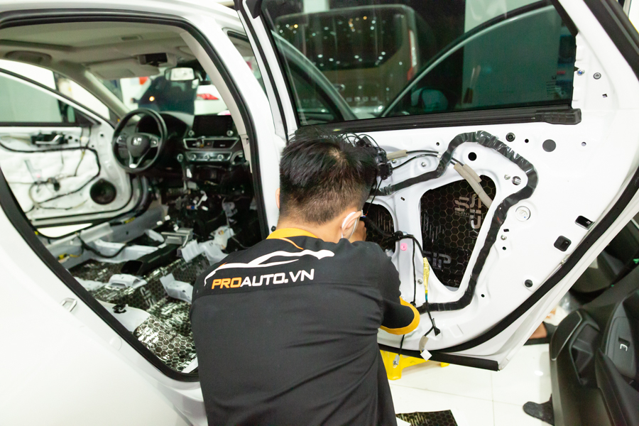 Thi công cách âm chống ồn xe hơi chuyên nghiệp tại Proauto.vn