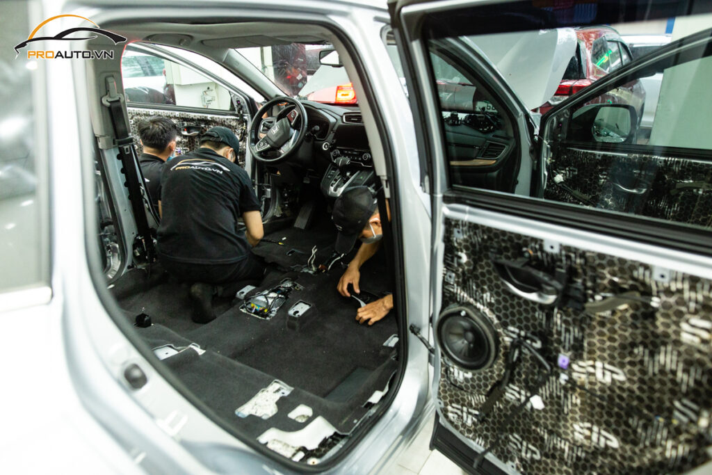 Thi công cách âm chống ồn xe Honda CRV tại Trung tâm Proauto.vn