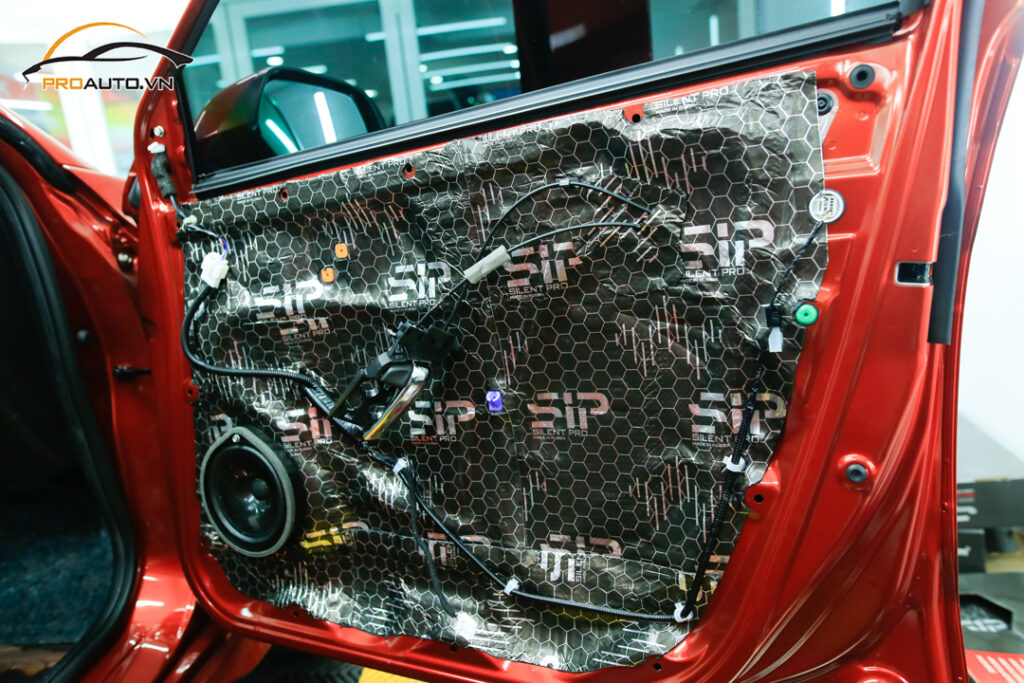 thi công cách âm chống ồn xe hơi chuyên nghiệp tại Proauto.vn