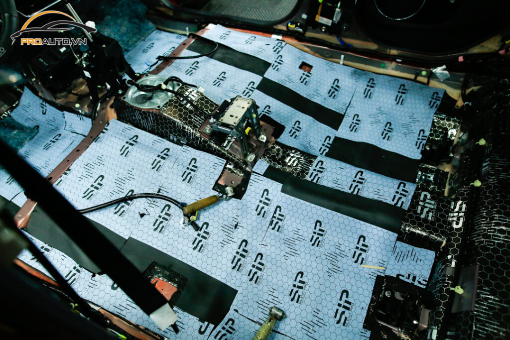 Thi công dán tiêu âm xe Honda HRV 