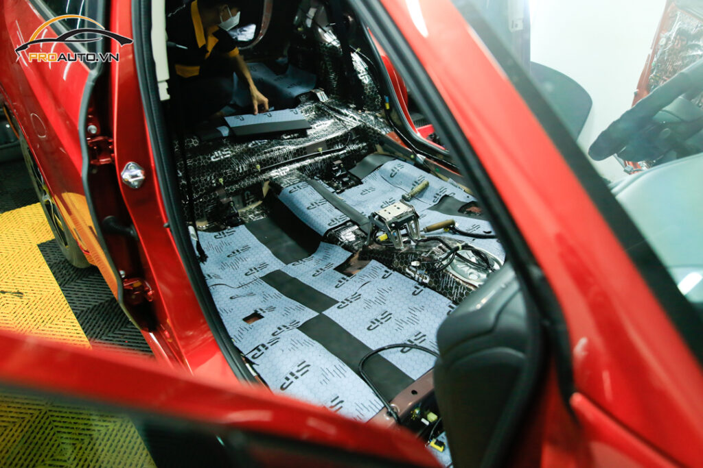 Thi công dán tiêu âm xe Honda HRV 