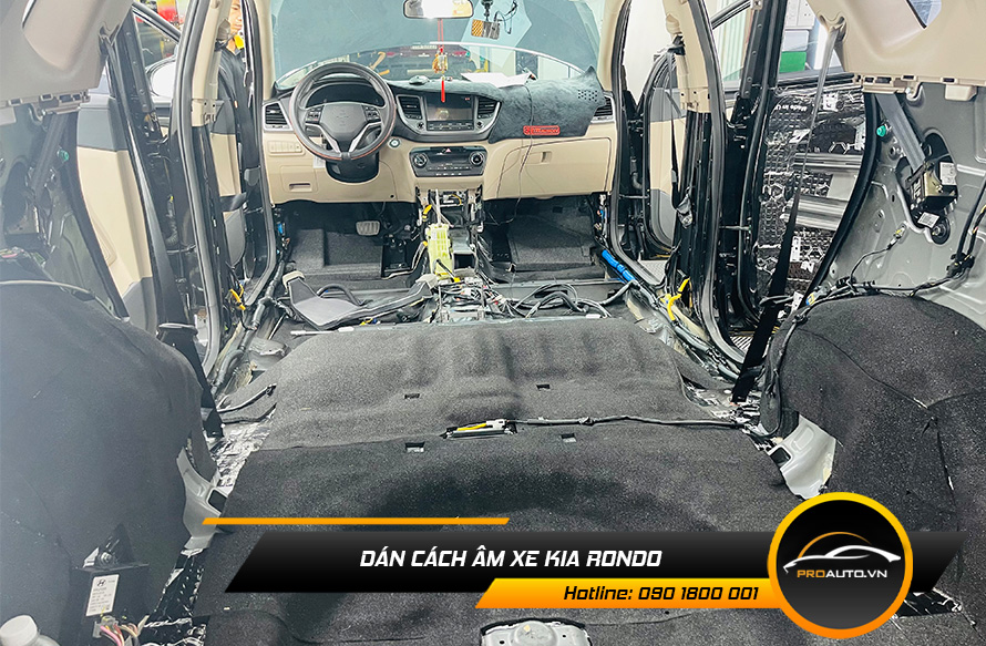 Thi công dán tiêu âm xe Kia Rondo