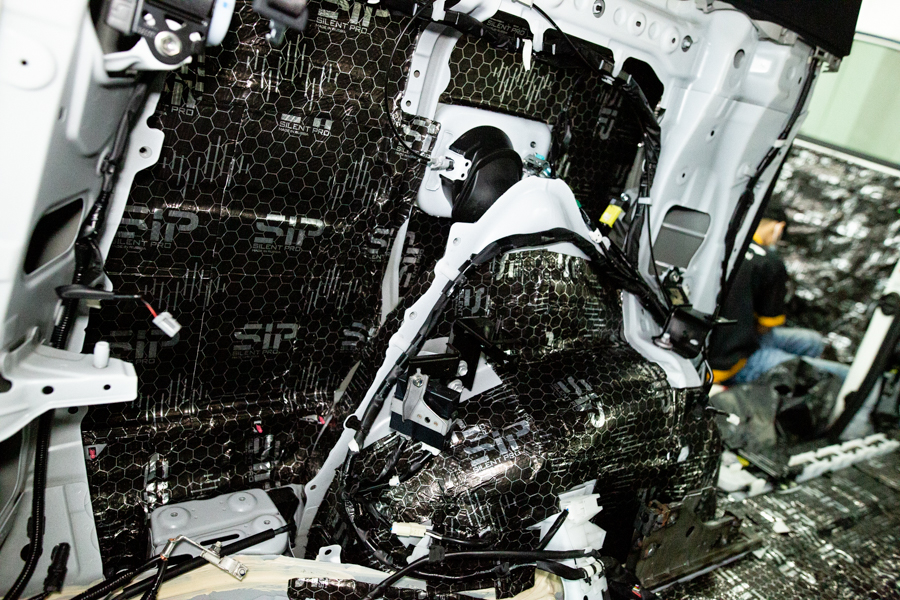 Thi công cách âm chống ồn xe Luxes ES 300H tại Trung tâm Proauto.vn