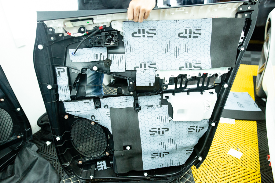 Thi công cách âm chống ồn xe Luxes ES 300H tại Trung tâm Proauto.vn