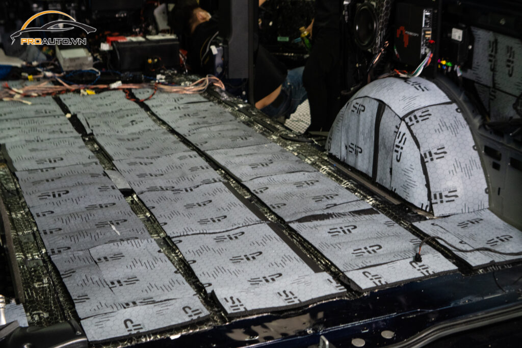 Cách âm chống ồn xe Mercedes Benz V 250