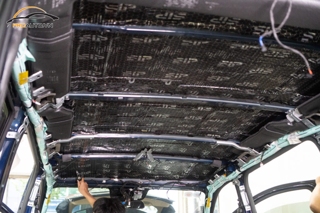 Thi công cách âm chống ồn xe Mercedes Benz V 250 tại Trung tâm Proauto.vn
