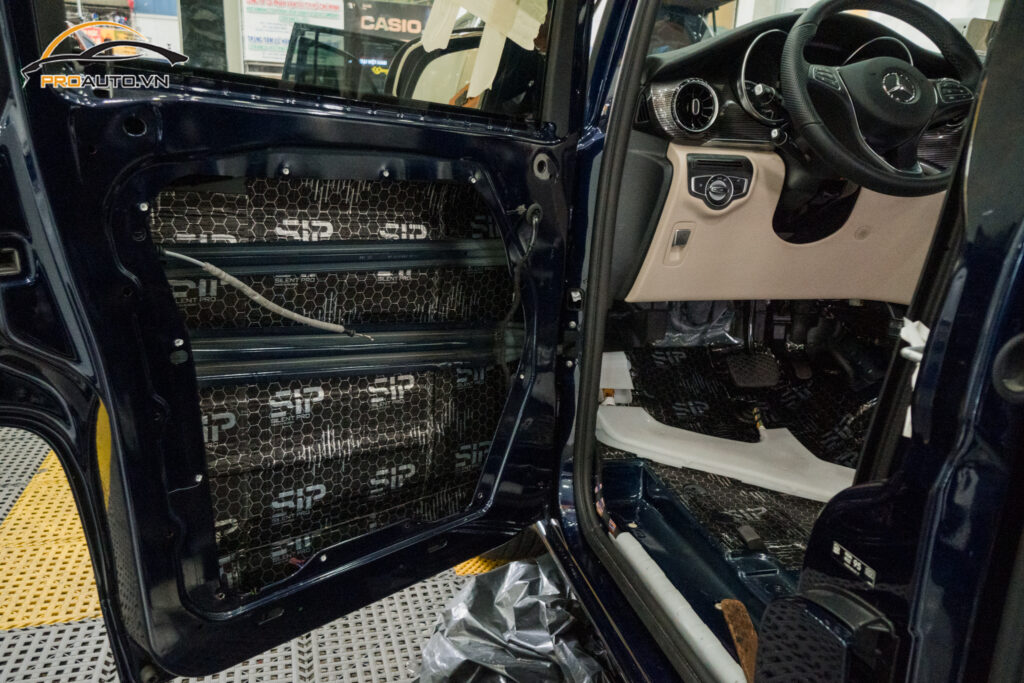 Thi công cách âm chống ồn xe Mercedes Benz V 250 tại Trung tâm Proauto.vn