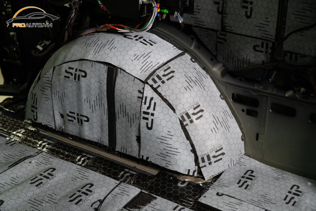 Cách âm chống ồn xe MMercedes Benz V 250 mang lại nhiều tiện ích cho người lái