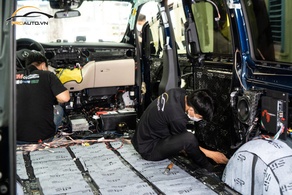 Những phương pháp chuyên dùng cách âm xe Mercedes Benz V 250