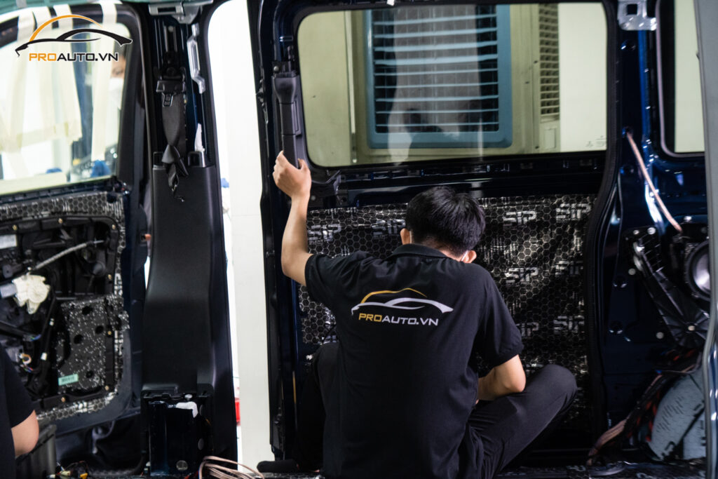 Cách âm chống ồn xe Mercedes Benz V-Class