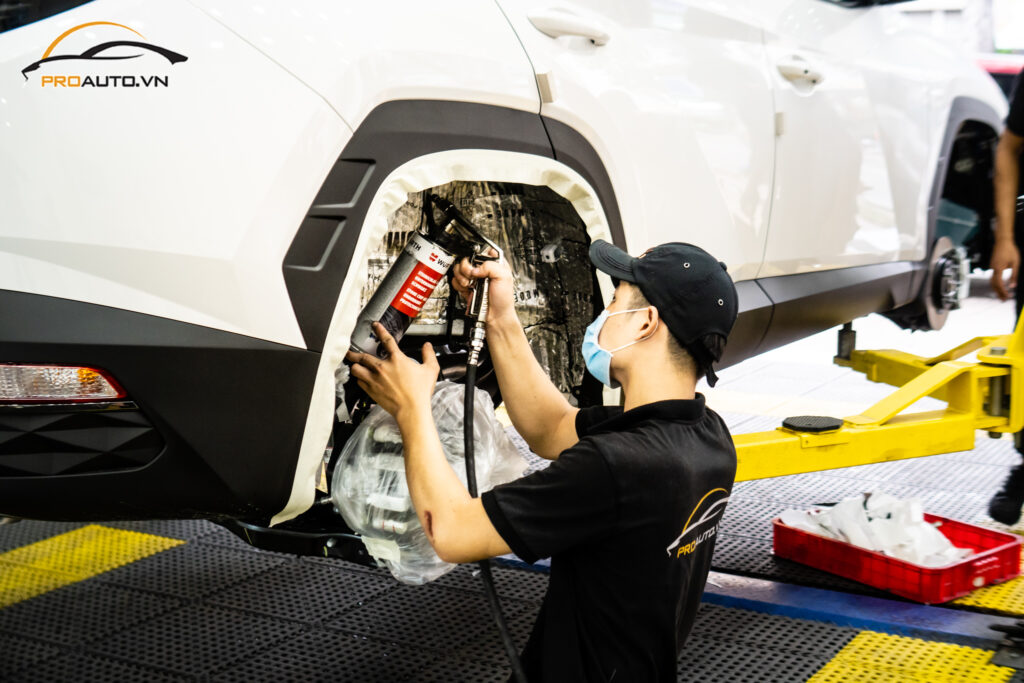 Xịt phủ hốc bánh cách âm chống ồn xe Pajero Sport