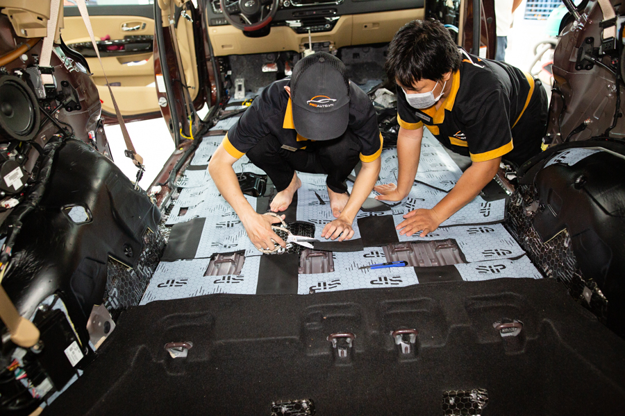 Thi công dán tiêu âm xe Chevrolet Trax