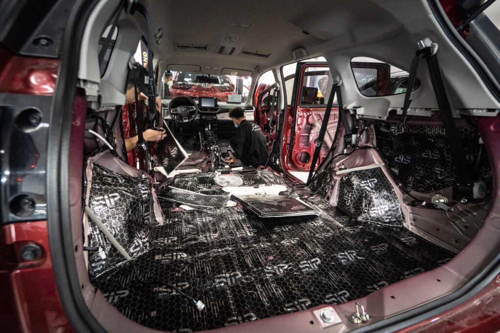 Thi công cách âm chống ồn Toyota Veloz Cross tại Trung tâm Proauto.vn